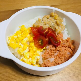 ２歳の朝ごはん☆四色丼